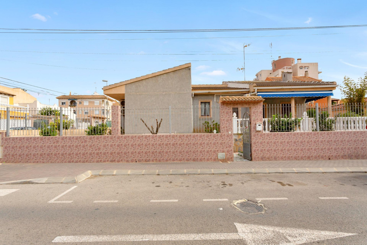 Revente - Villa - Torrevieja - Nueva Torrevieja