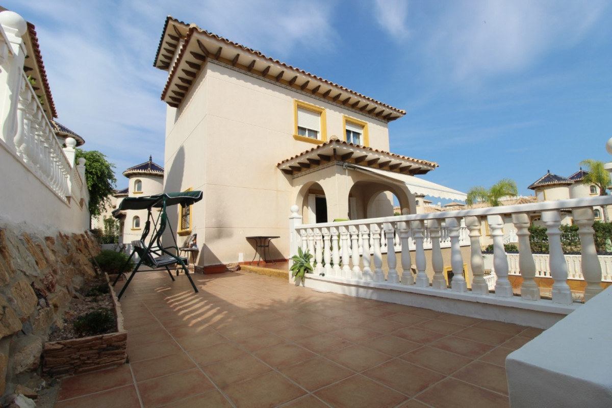 Resale - Villa - Orihuela Costa - La Zenia