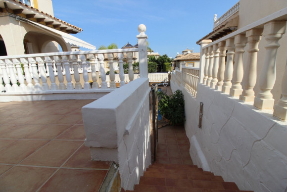 Resale - Villa - Orihuela Costa - La Zenia