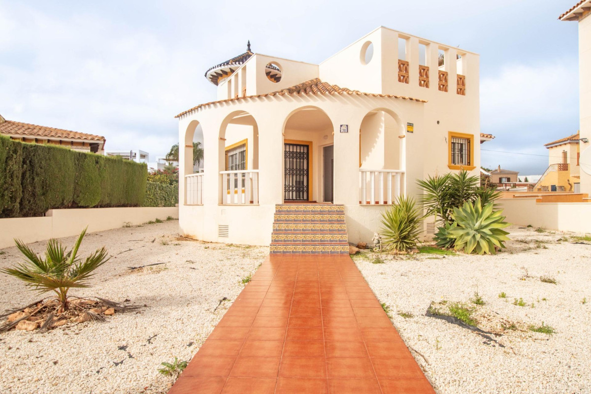 Resale - Villa - Orihuela Costa - Lomas de Cabo Roig