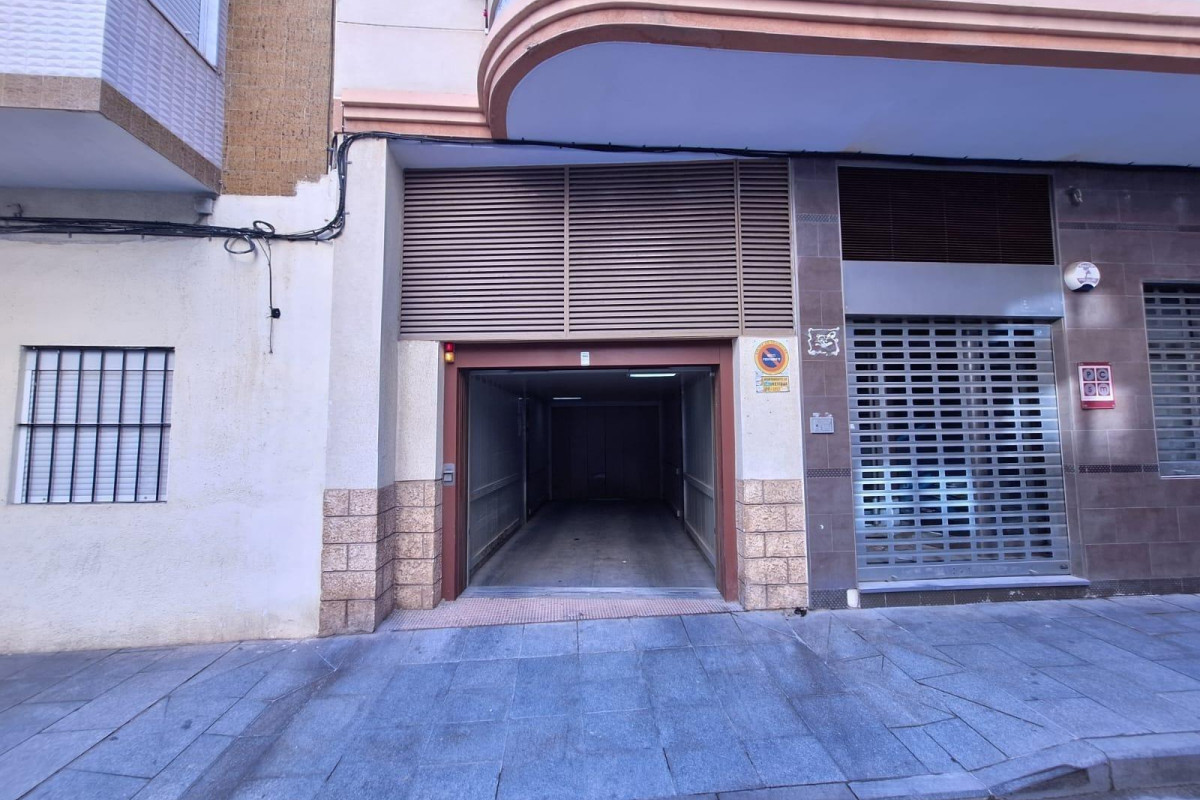 Long Term Rental - Garaje - Torrevieja - Playa del cura