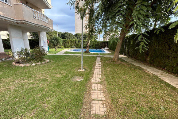 Resale - Apartment  - Torrevieja - Parque las naciones