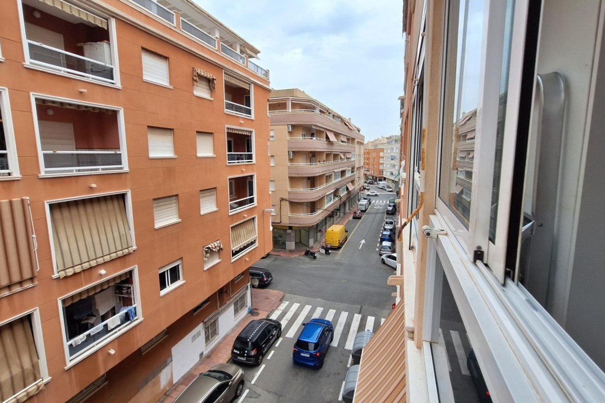 Resale - Apartment  - Torrevieja - Habaneras