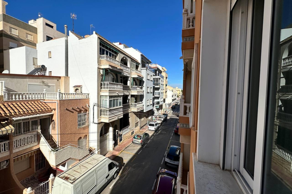 Resale - Apartment  - Torrevieja - Playa del cura