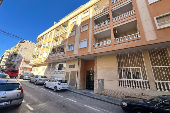 Resale - Apartment  - Torrevieja - Playa del cura