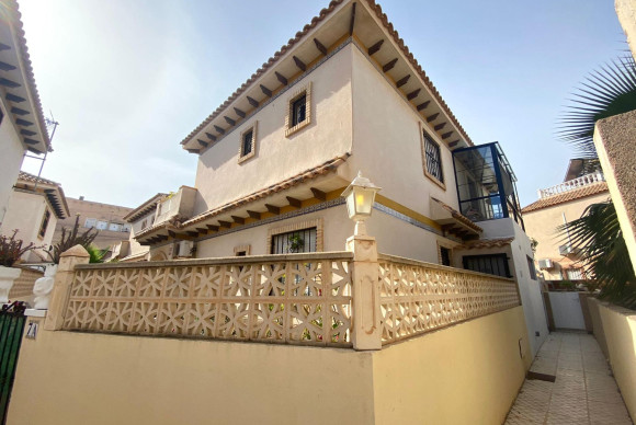 Resale - House - Torrevieja - Las calas