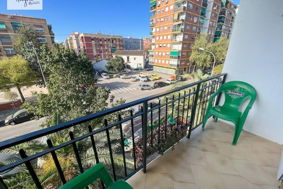 Alquiler a largo plazo - Apartamento / piso - Valencia - Benicalap