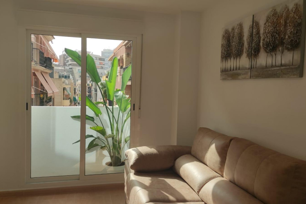 Alquiler a largo plazo - Apartamento / piso - SAN JUAN ALICANTE - Centro