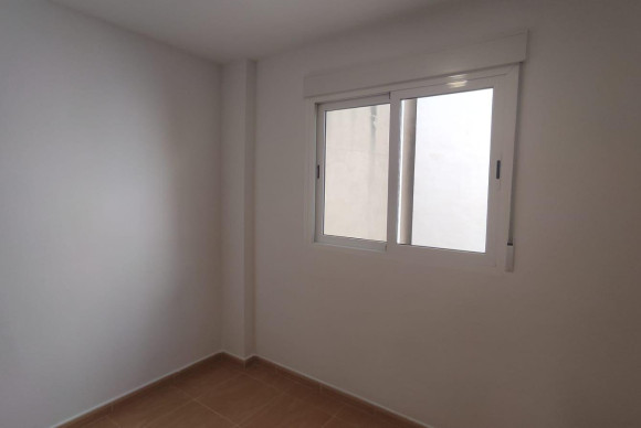 Alquiler a largo plazo - Apartamento / piso - SAN JUAN ALICANTE - Centro