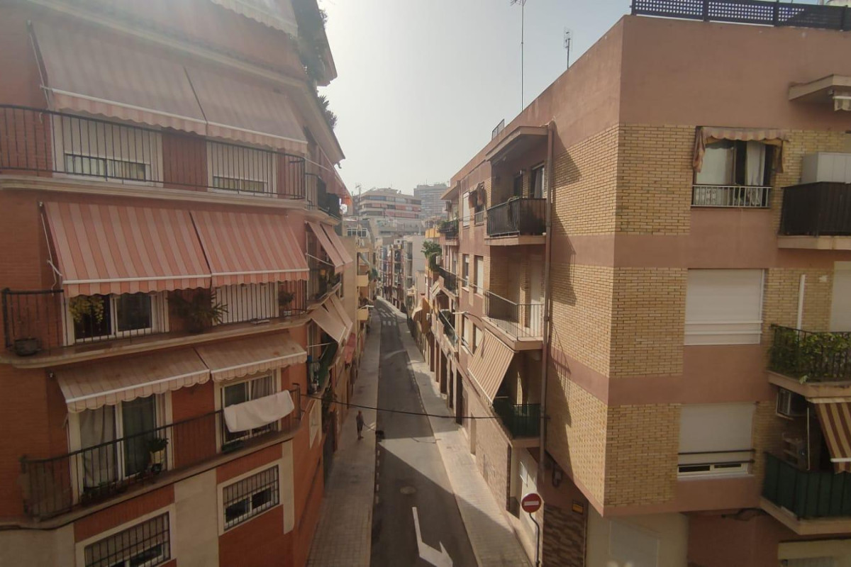 Alquiler a largo plazo - Apartamento / piso - SAN JUAN ALICANTE - Centro