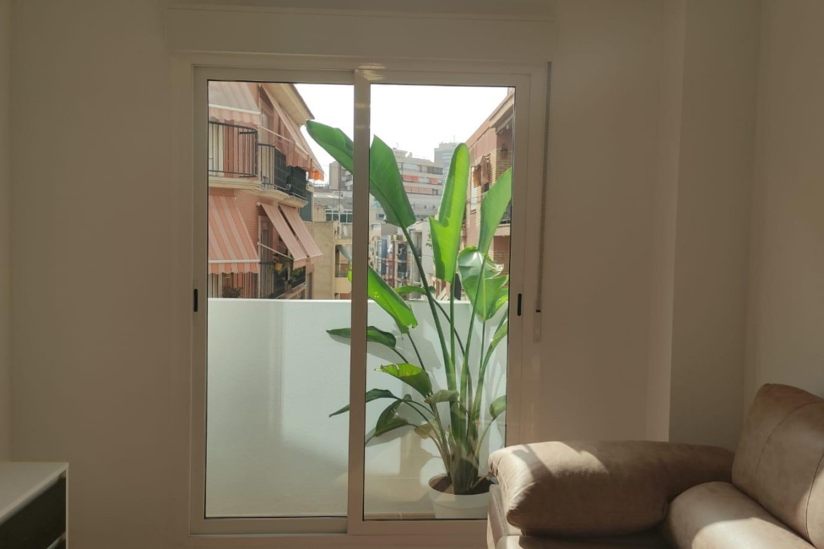 Alquiler a largo plazo - Apartamento / piso - SAN JUAN ALICANTE - Centro