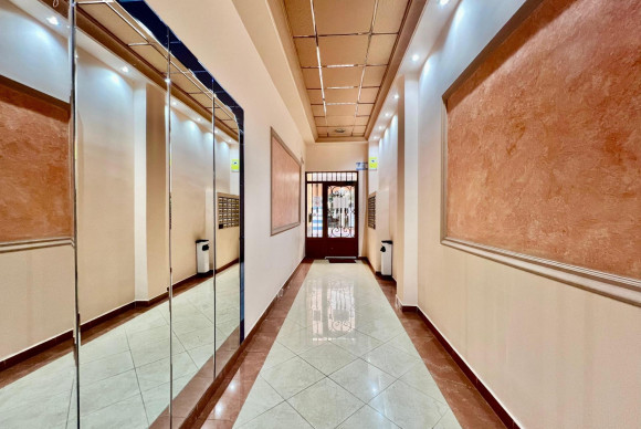 Resale - Apartment  - Torrevieja - Centro