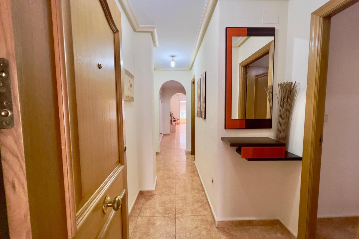 Resale - Apartment  - Torrevieja - Centro