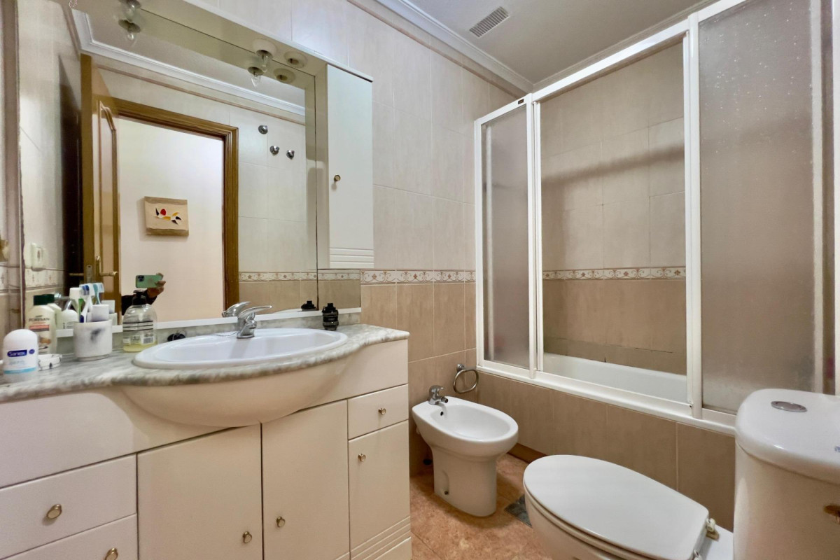 Resale - Apartment  - Torrevieja - Centro