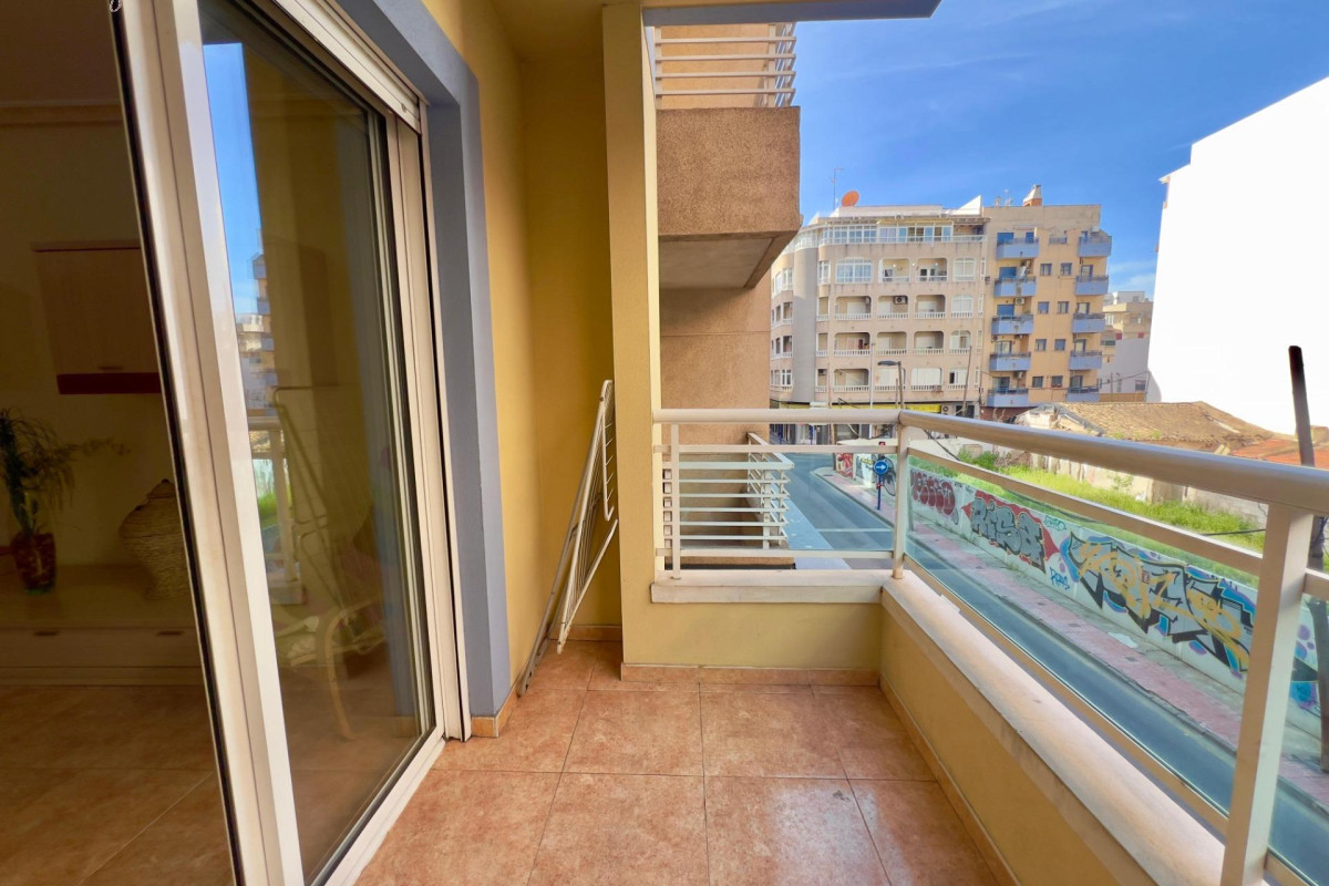 Resale - Apartment  - Torrevieja - Centro