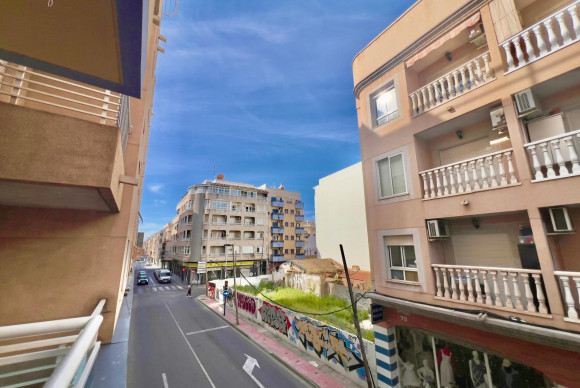 Resale - Apartment  - Torrevieja - Centro