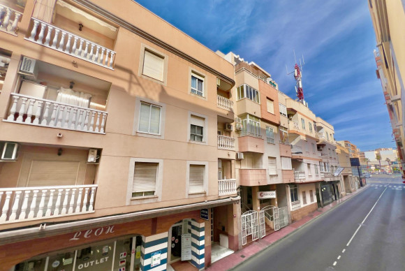 Resale - Apartment  - Torrevieja - Centro