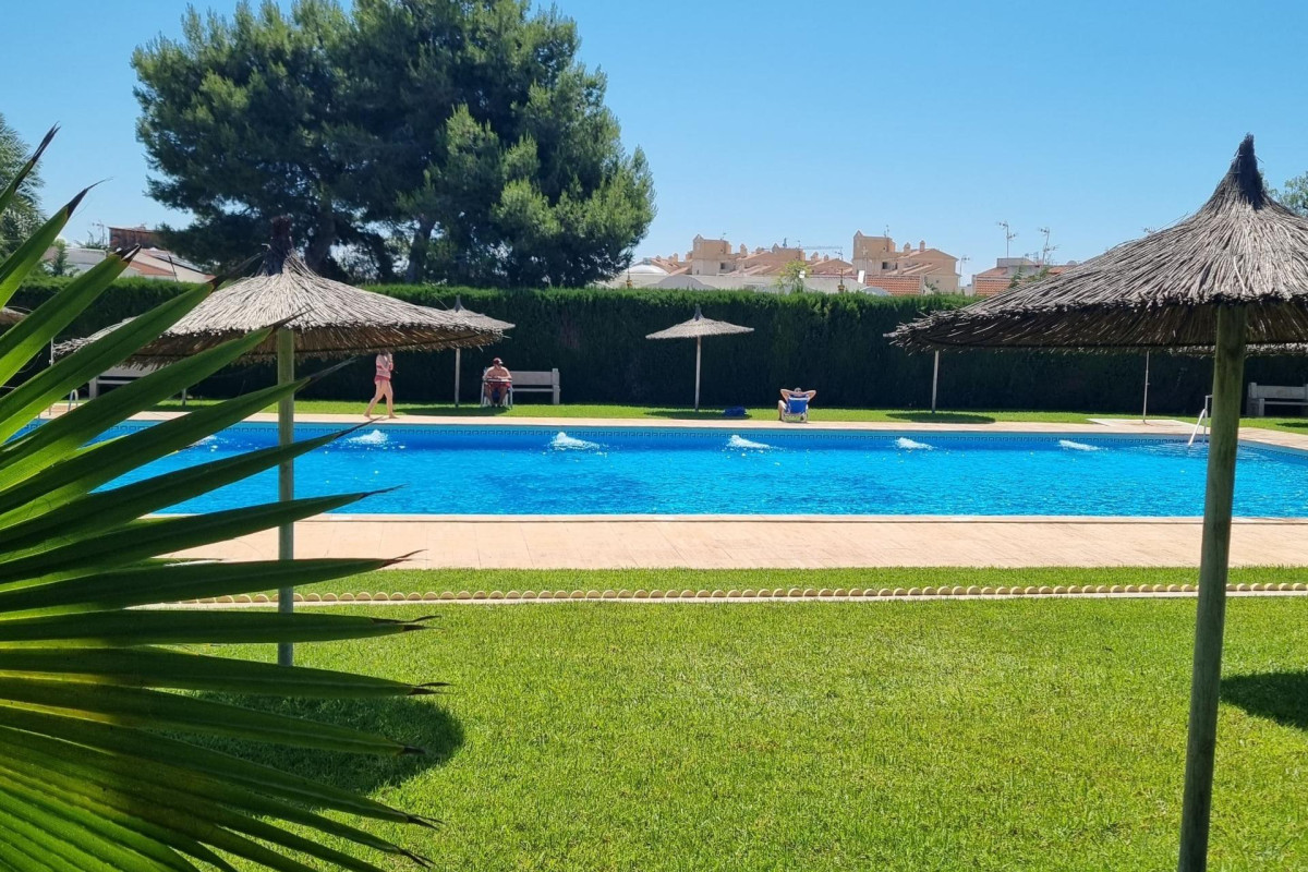 Resale - Bungalow - Torrevieja - Calas blanca