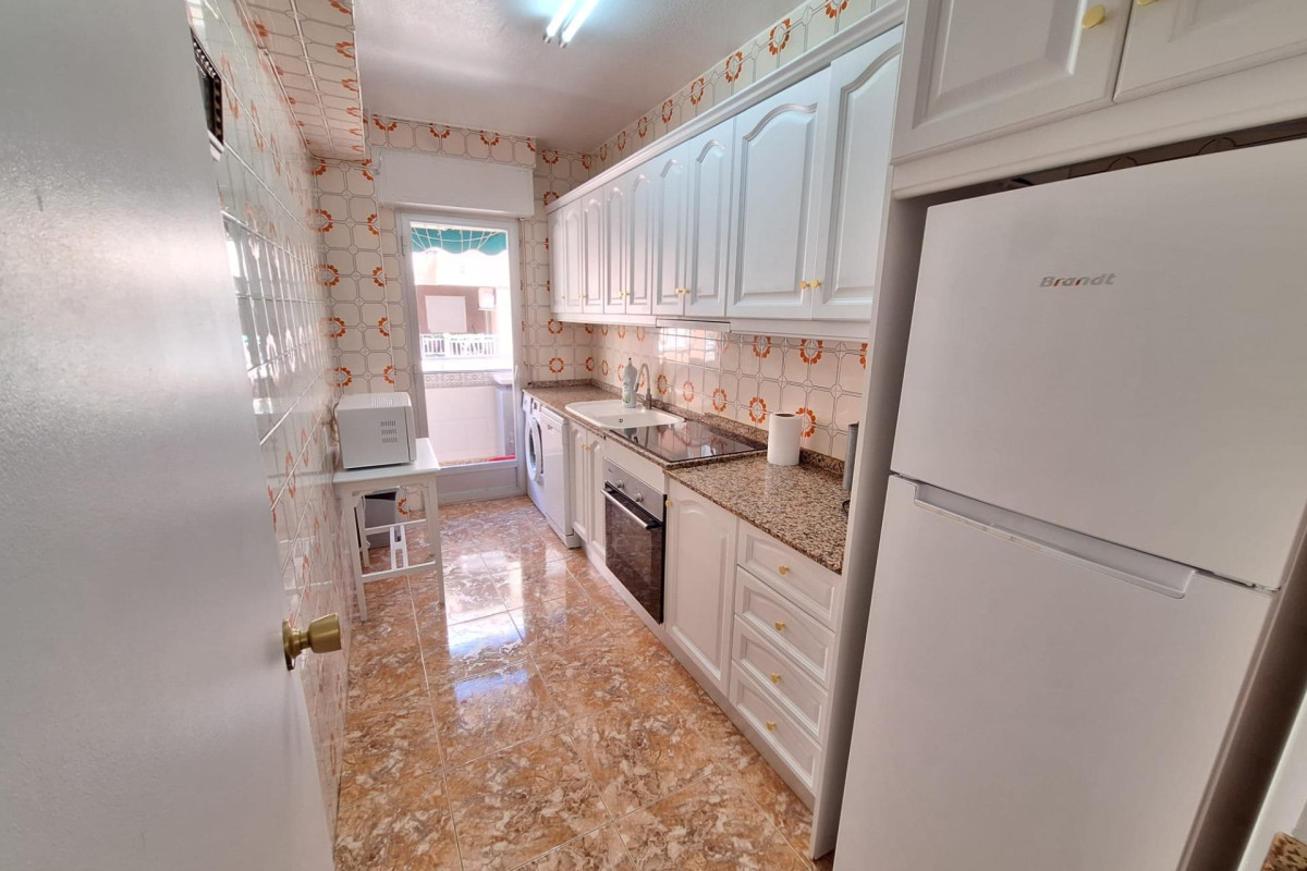 Resale - Apartment  - Torrevieja - Centro