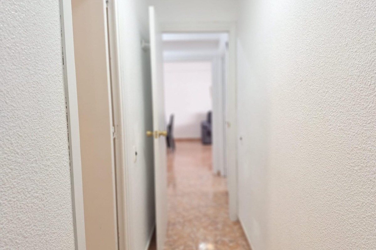 Resale - Apartment  - Torrevieja - Centro