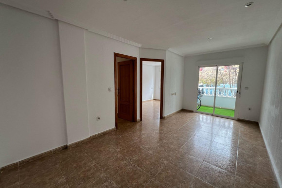 Resale - Apartment  - Torrevieja - Centro