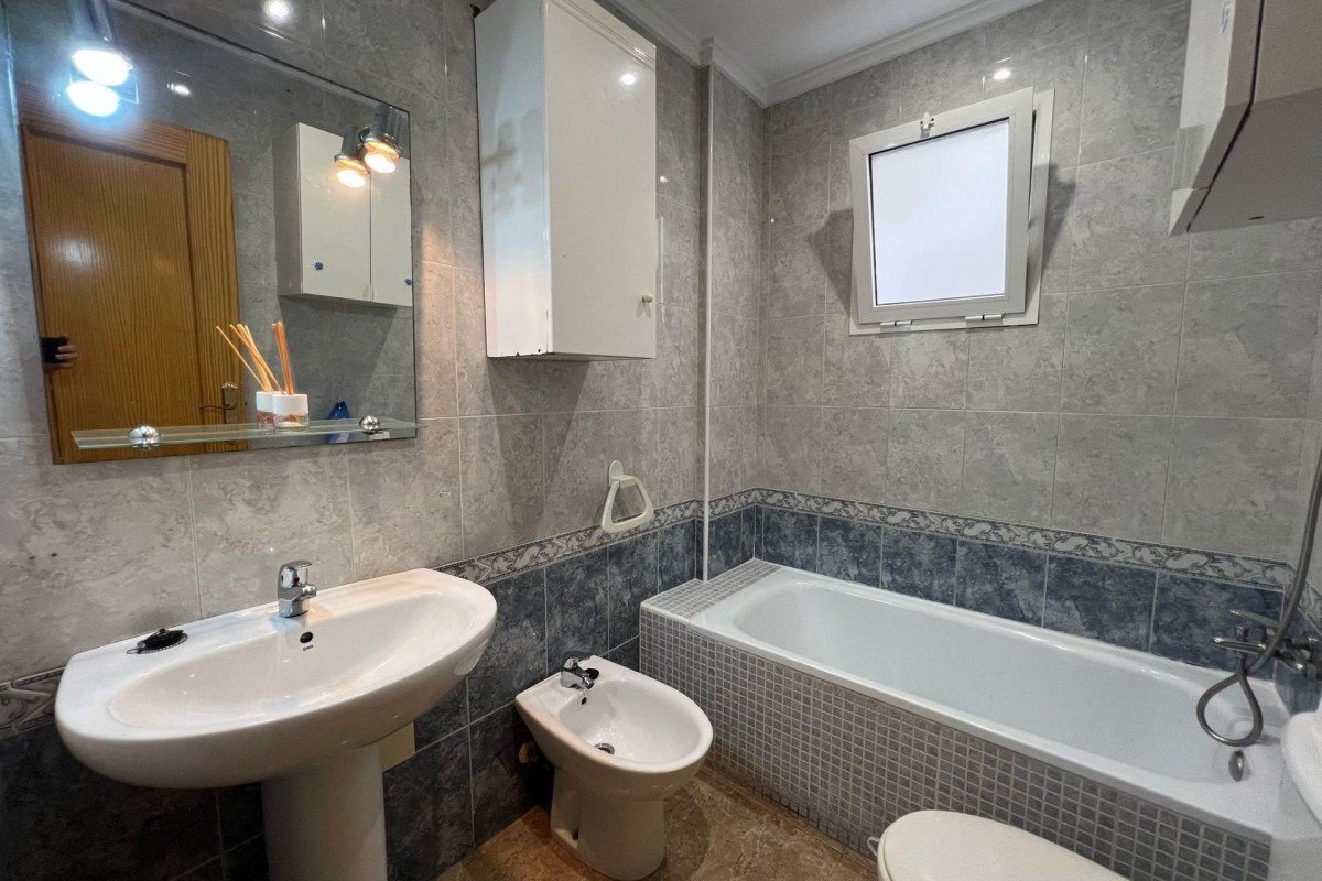 Resale - Apartment  - Torrevieja - Centro