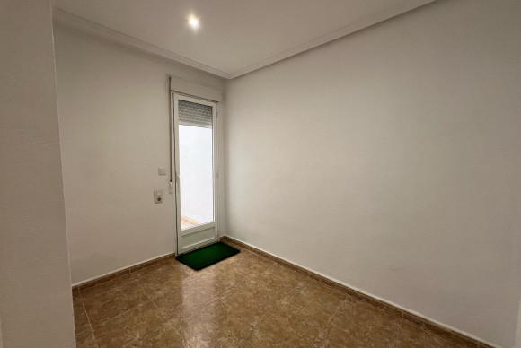 Resale - Apartment  - Torrevieja - Centro