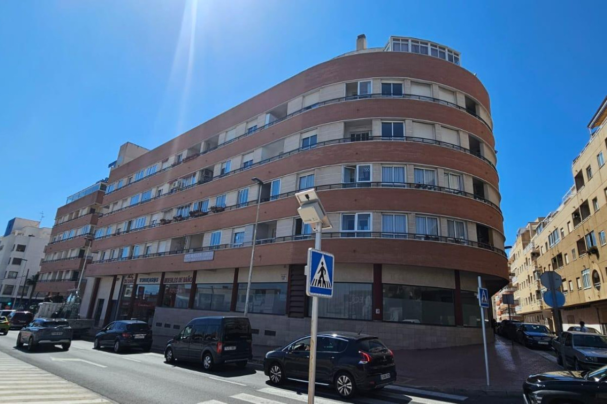 Resale - Apartment  - Torrevieja - Playa de los Locos