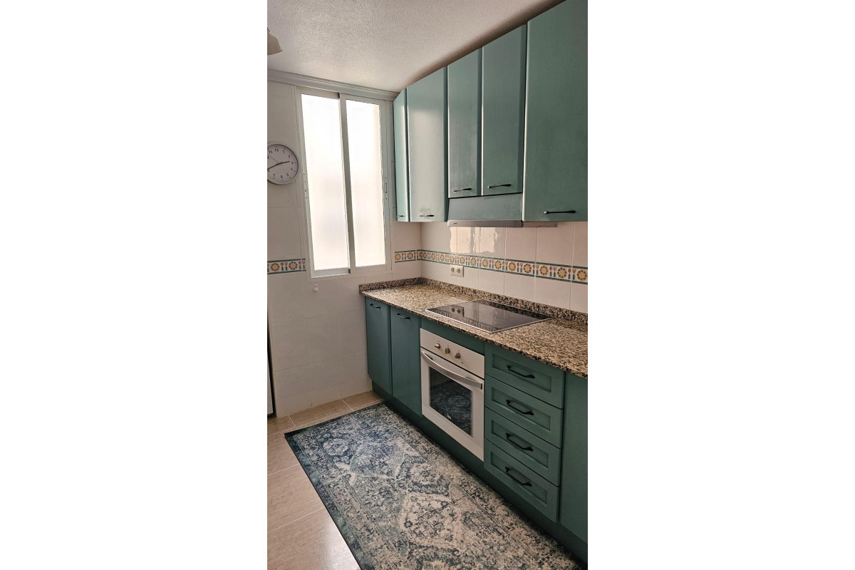 Resale - Apartment  - Torrevieja - Playa de los Locos