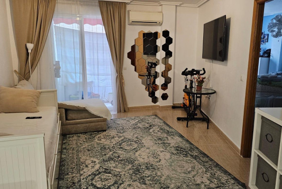 Resale - Apartment  - Torrevieja - Playa de los Locos