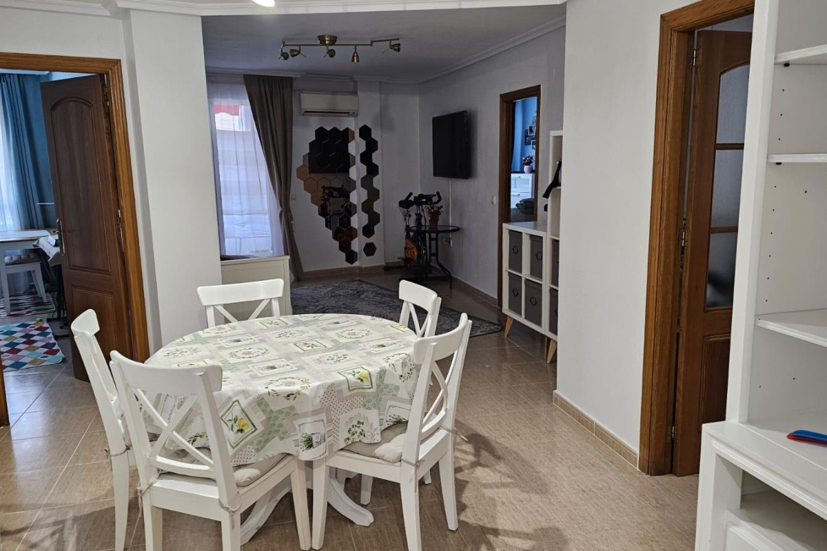 Resale - Apartment  - Torrevieja - Playa de los Locos
