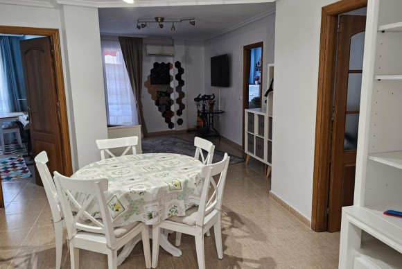 Resale - Apartment  - Torrevieja - Playa de los Locos