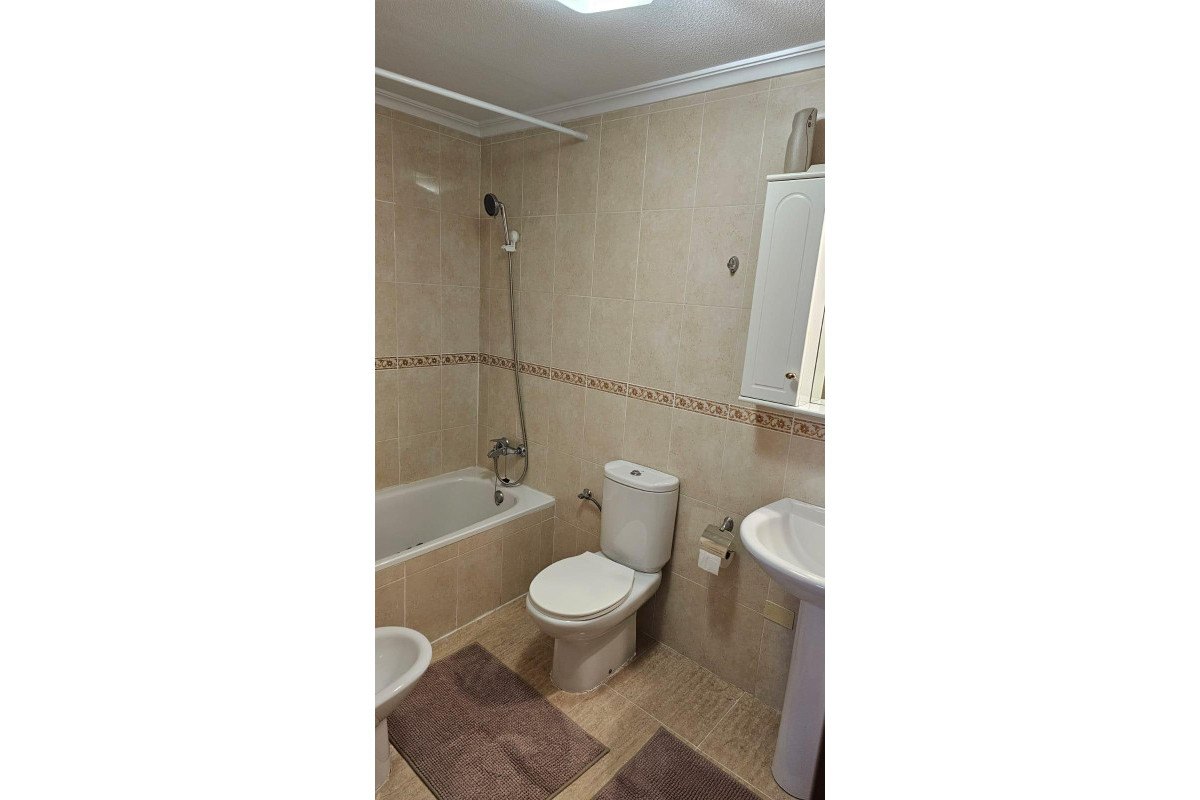 Resale - Apartment  - Torrevieja - Playa de los Locos