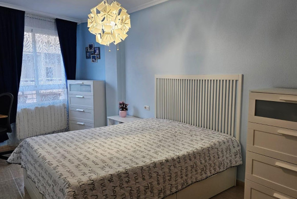 Resale - Apartment  - Torrevieja - Playa de los Locos