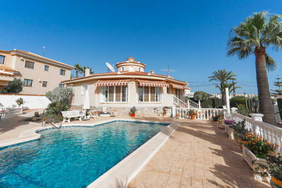 Herverkoop - Vrijstaande Villa - Ciudad Quesada