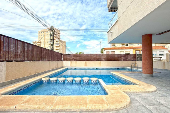 Reventa - Apartamento / piso - Torrevieja