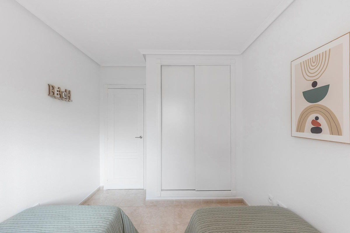 Resale - Apartment  - Orihuela Costa - Playa Flamenca
