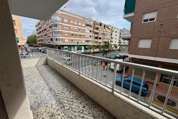 Herverkoop - Appartement  - Torrevieja - Playa del Acequión