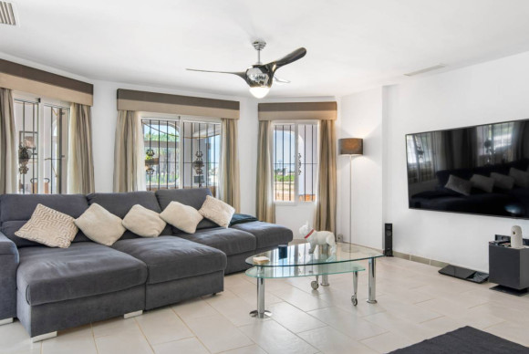 Resale - Finca / Country Property - Catral