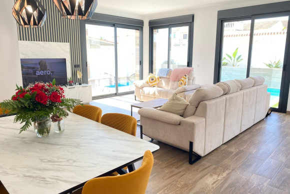 Reventa - House - Orihuela Costa - Villamartín