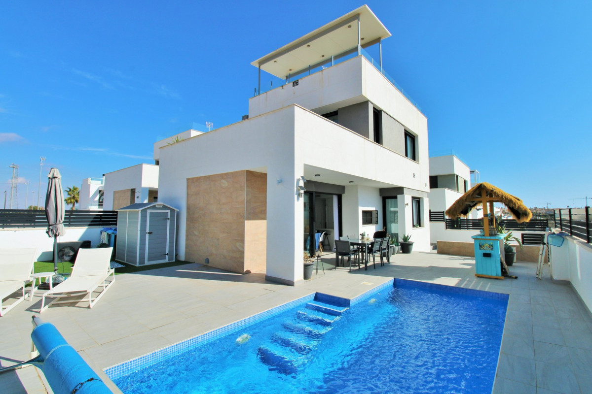 Resale - Villa - Villamartin