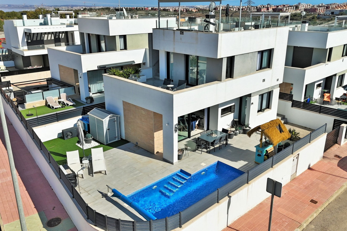 Resale - Villa - Villamartin