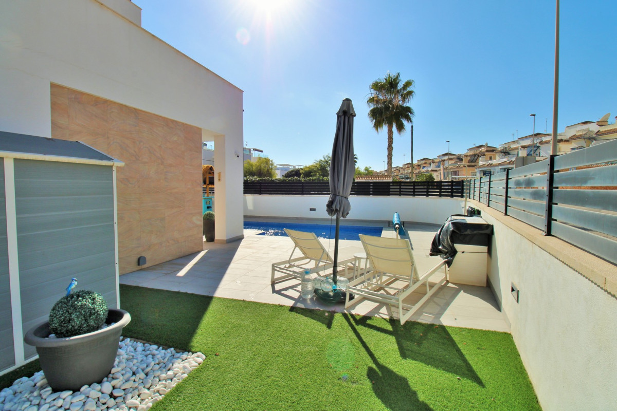 Resale - Villa - Villamartin