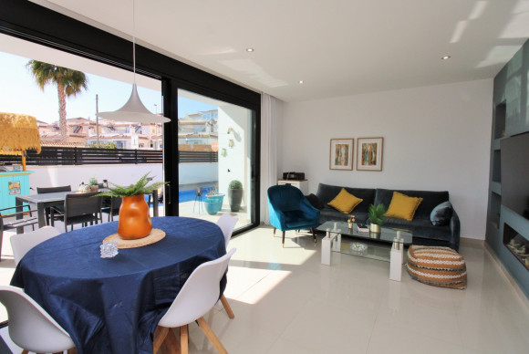 Resale - Villa - Villamartin