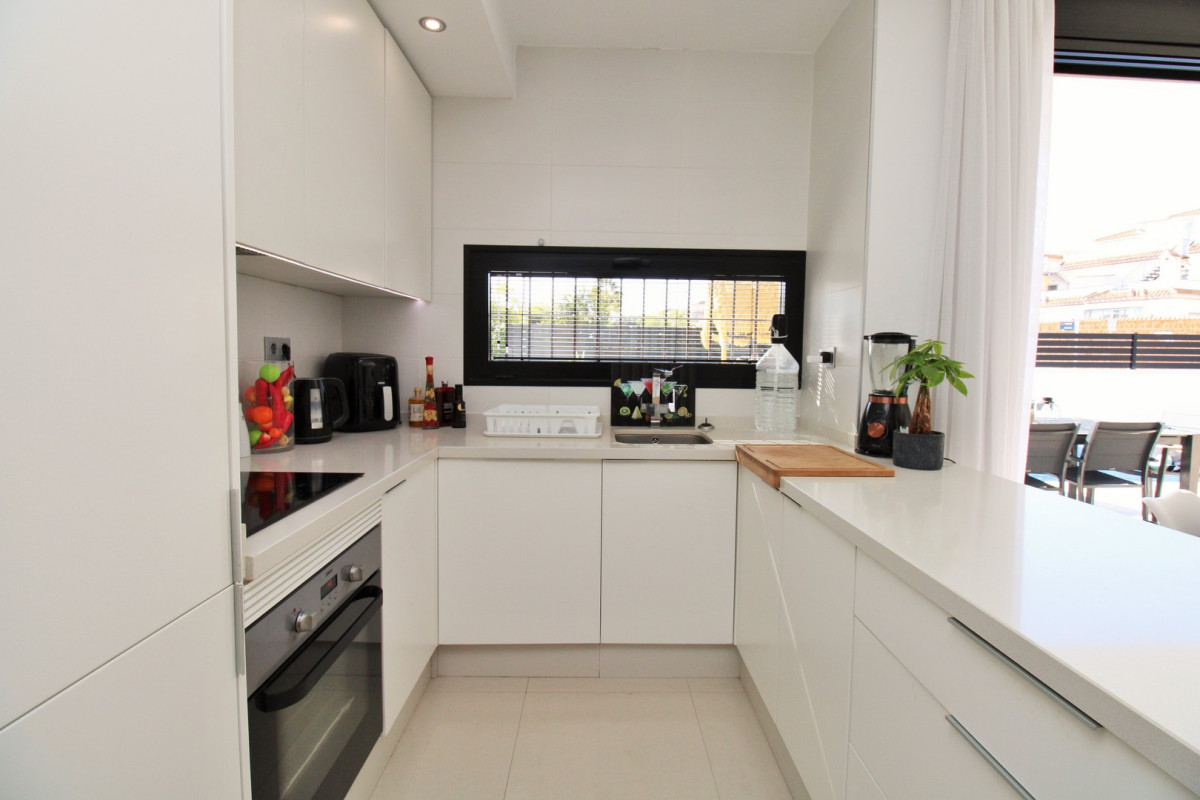 Resale - Villa - Villamartin