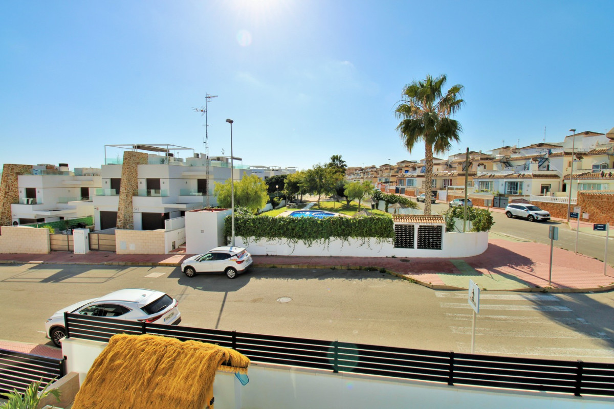 Resale - Villa - Villamartin