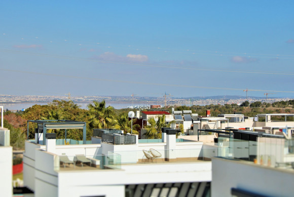 Resale - Villa - Villamartin