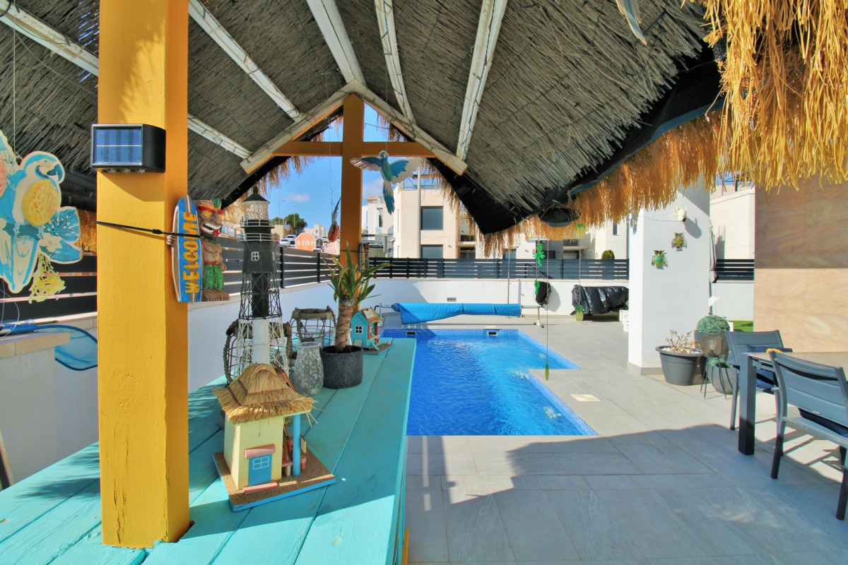 Resale - Villa - Villamartin