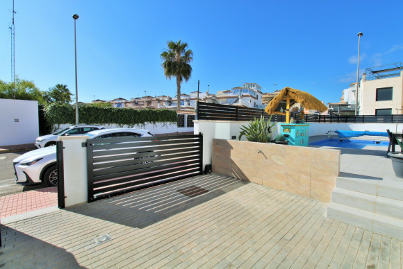 Resale - Villa - Villamartin