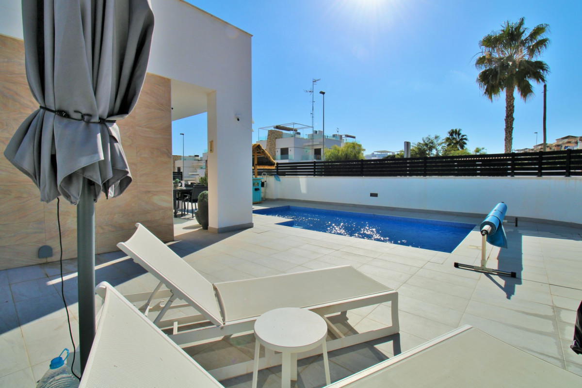 Resale - Villa - Villamartin